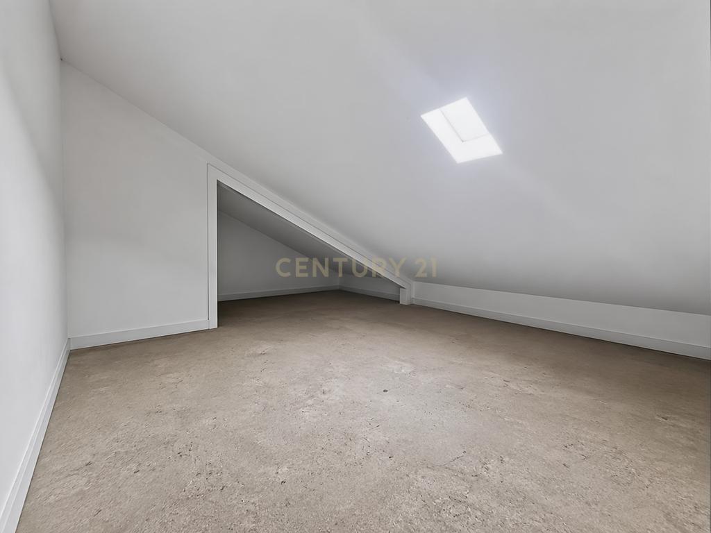 Apartamento T1 com duas frentes, excelentes áreas e arrecadação – Setúbal - Image 17