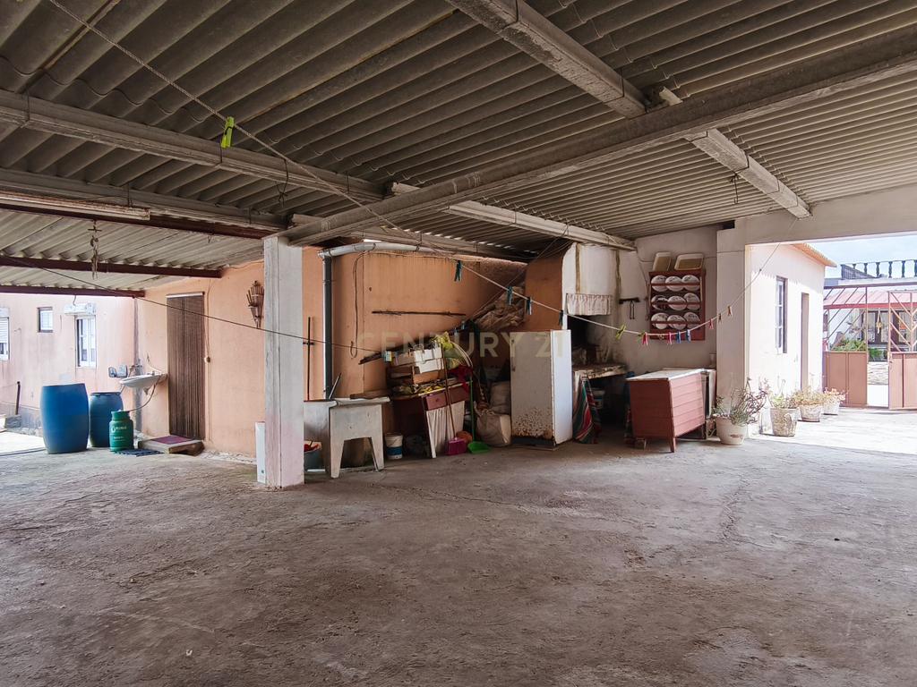 Moradia T4 em Torres Vedras em lote de 625m2 - Image 13