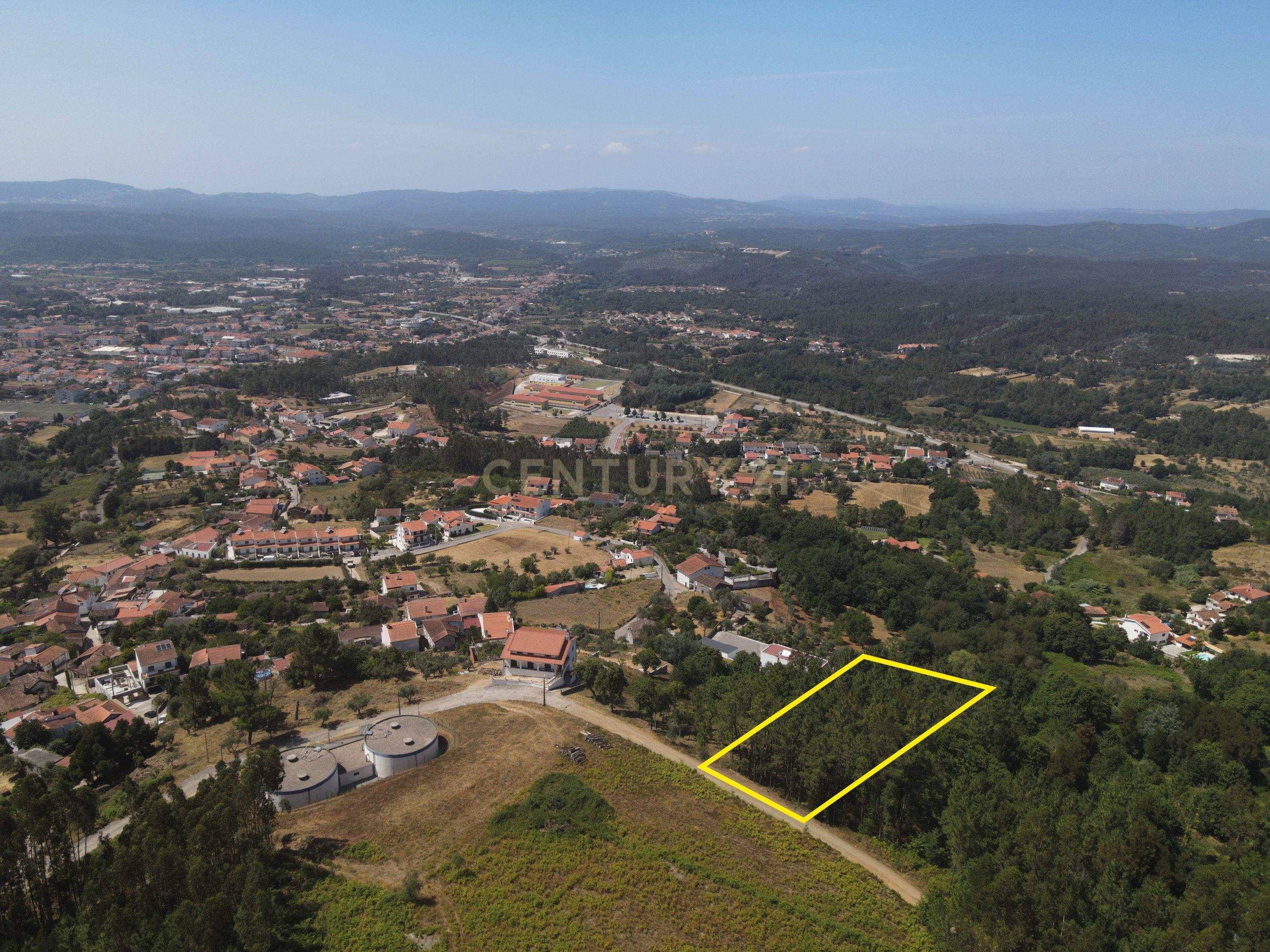 Fotografia 2 de Terreno urbano de 1684m2 para construção com vistas panorâmicas, bom acesso numa localização exceptional e sossegada a 5min. do centro de Lousã