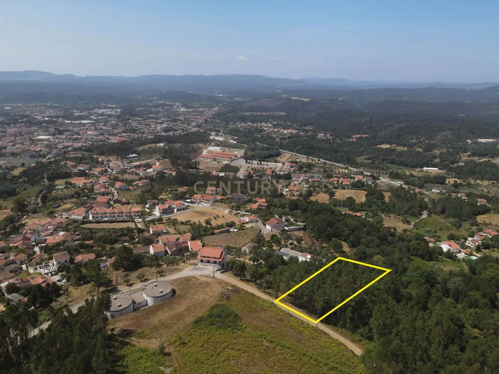 Terreno urbano de 1684m2 para construção com vistas panorâmicas, bom acesso numa localização exceptional e sossegada a 5min. do centro de Lousã - Image 2
