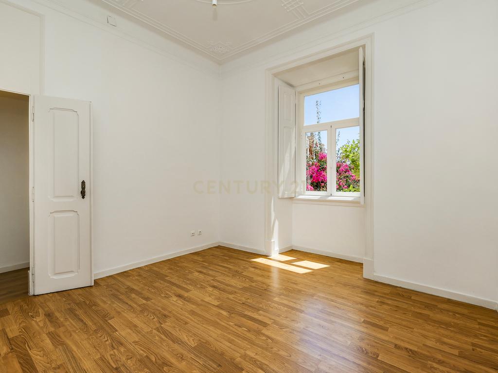 Arrendamento de Apartamento T3, Renovado, na Lapa - Estrela - Image 23
