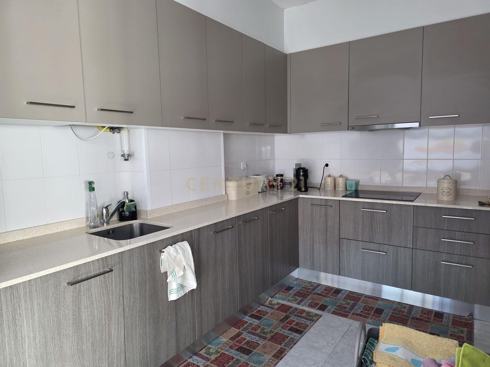 Apartamento T5 em Tomar (São João Baptista) e Santa Maria dos Olivais, €260.000