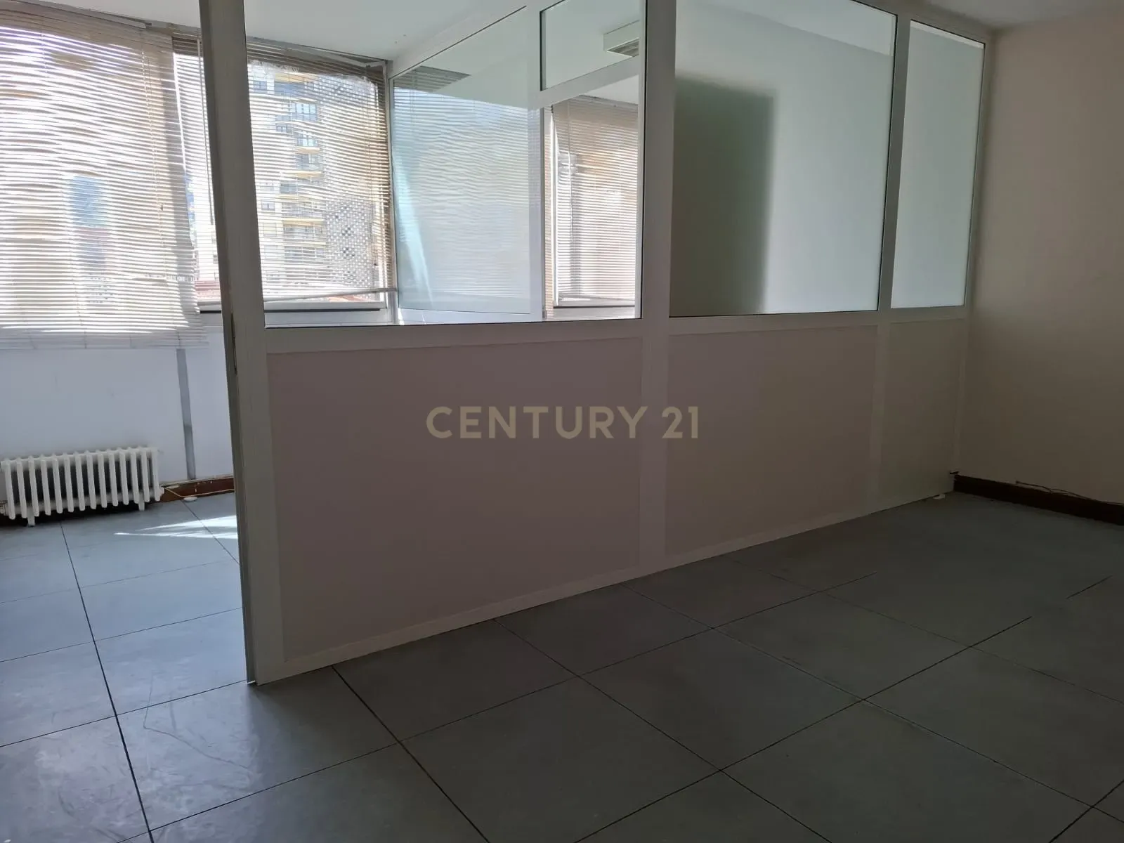 SE VENDE OFICINA EN EL CENTRO DE BILBAO - Image 2