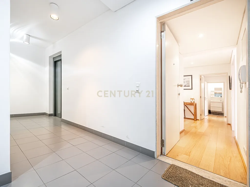 Apartamento T3 com terraço, garagem e elevador na Rua do Benformoso, em Lisboa - Image 4