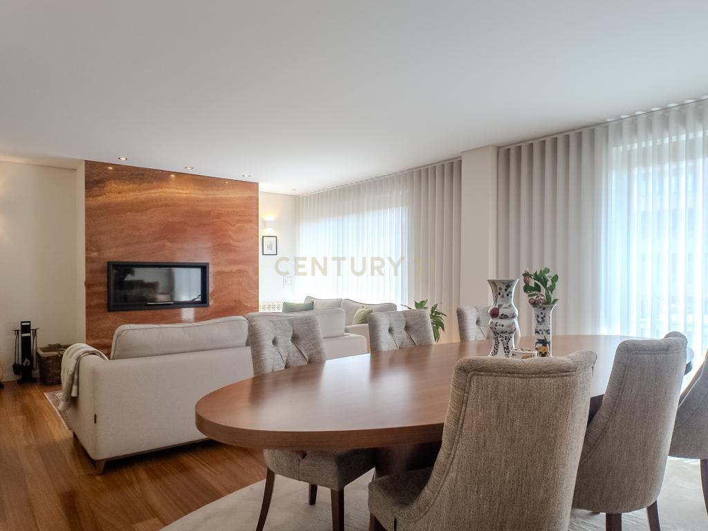 Apartamento T3 com Terraço, Varanda, Garagem | Último andar em Paranhos, Porto - Image 3