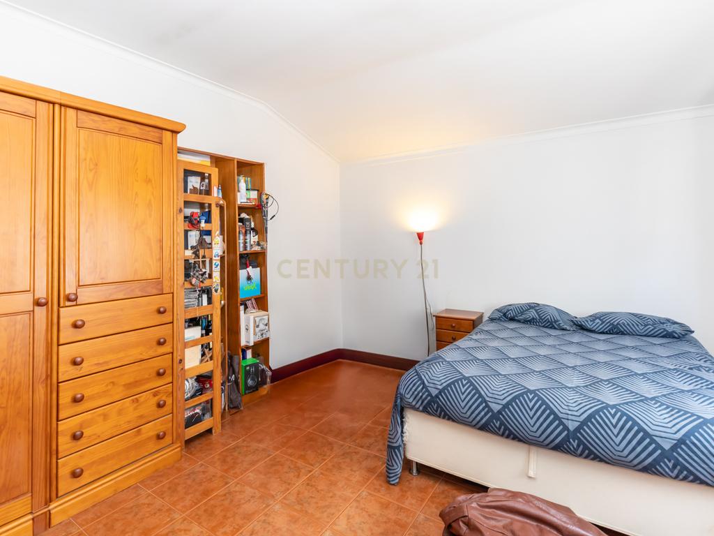 Moradia T5 no centro da Quinta do Conde – Espaço, Conforto e Localização Perfeita - Image 43
