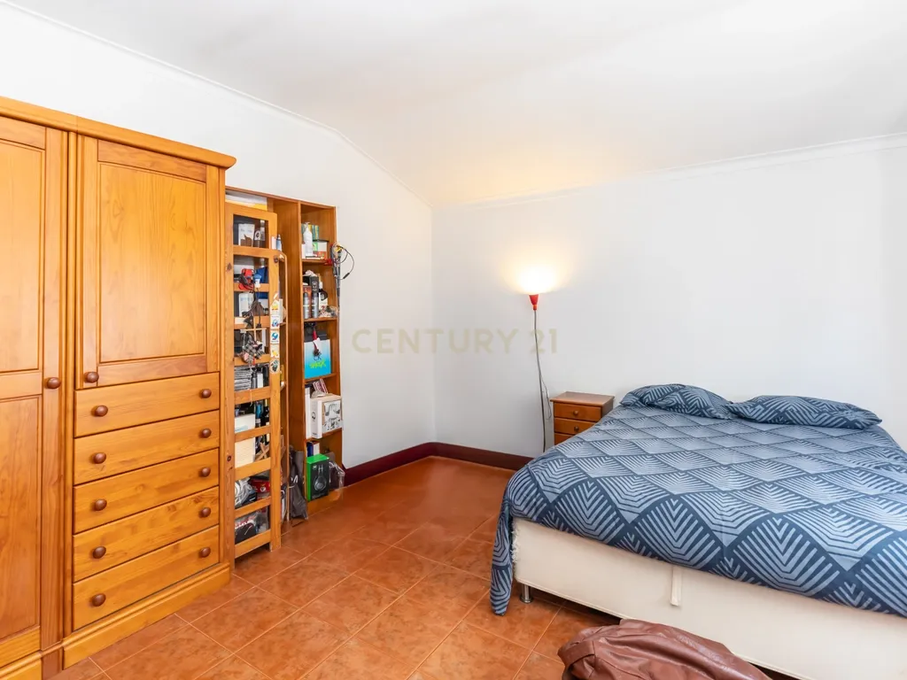 Moradia T5 no centro da Quinta do Conde – Espaço, Conforto e Localização Perfeita - Image 43