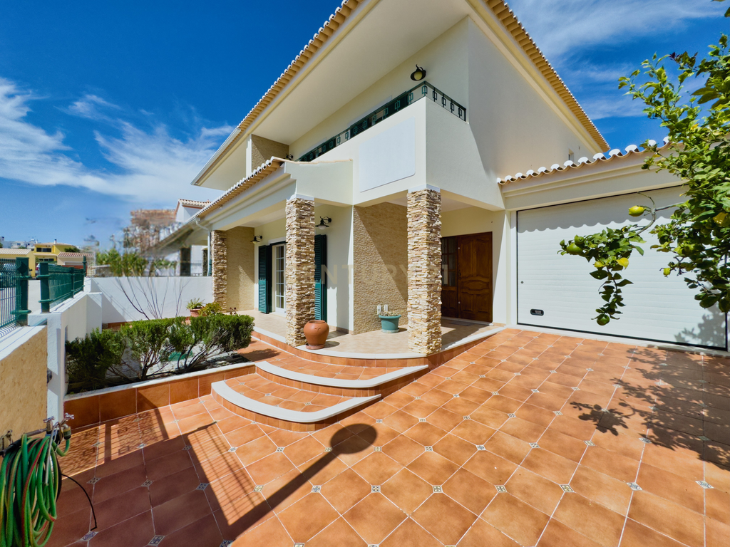 Moradia T3+1 com garagem, Porto de Mós, Lagos - Image 2