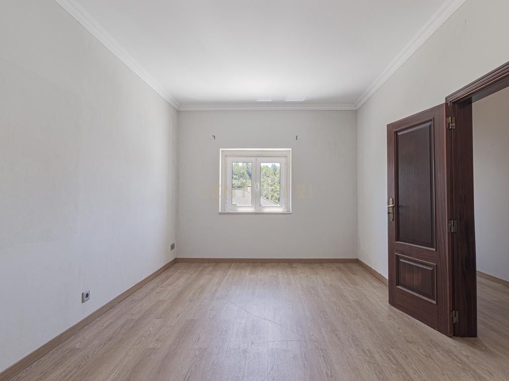 Moradia T4 em Vila Nova - Bucelas - Image 23