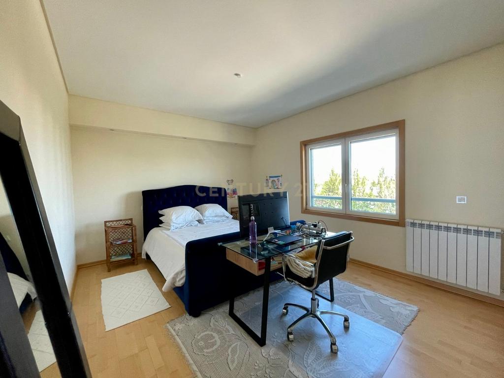 Excelente Apartamento T3 com 185 m² para Arrendamento em Telheiras – Rua António Quadros - Image 16