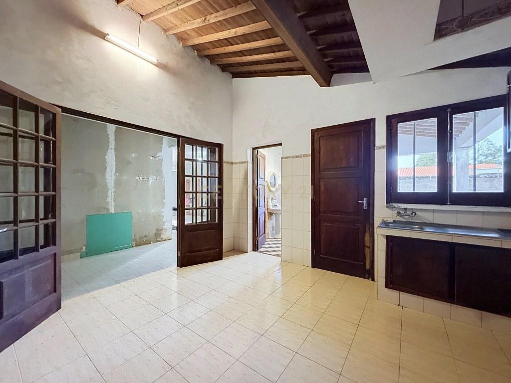 Moradia T3+1 térrea com garagem, jardim e amplo terreno — Aflitos, Fenais da Luz - Image 49