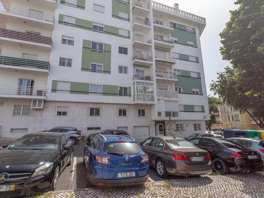 T2 Renovado na Buraca | Modernidade, Conforto e Excelente Localização - Image 26