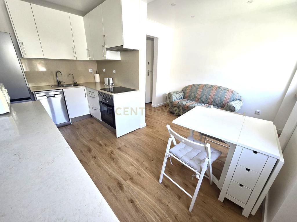 Apartamento T2 totalmente remodelado em Falagueira, Amadora - Image 2