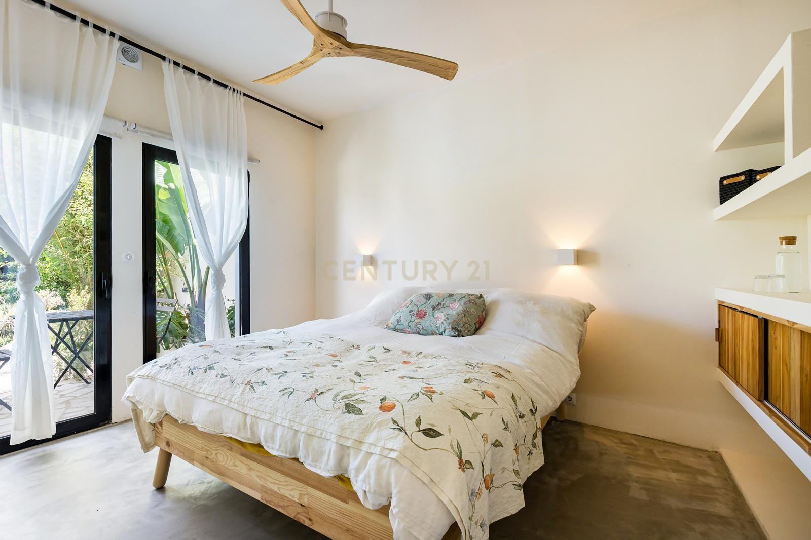 Fotografia 9 de Moradia Independente T5 naTrafaria| Totalmente Remodelada | Piscina