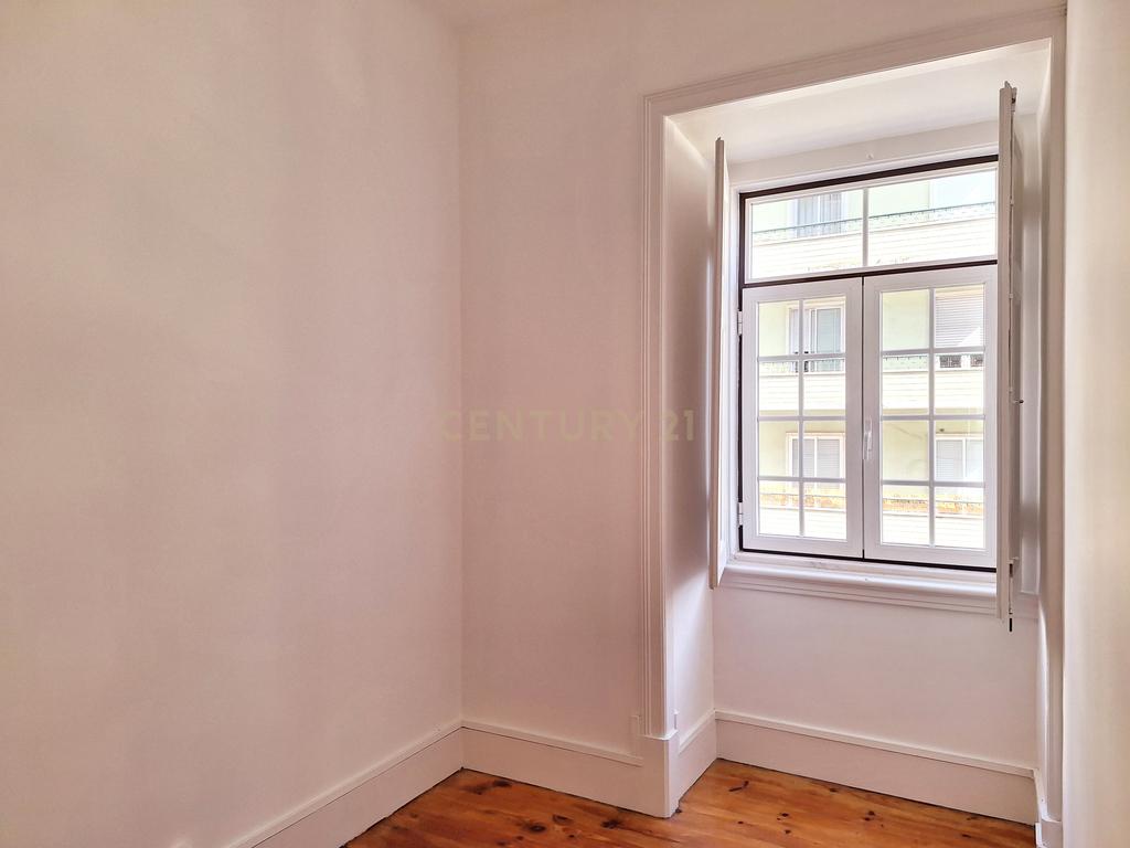  Apartamento T3+2 para Arrendamento em Campolide - Image 6