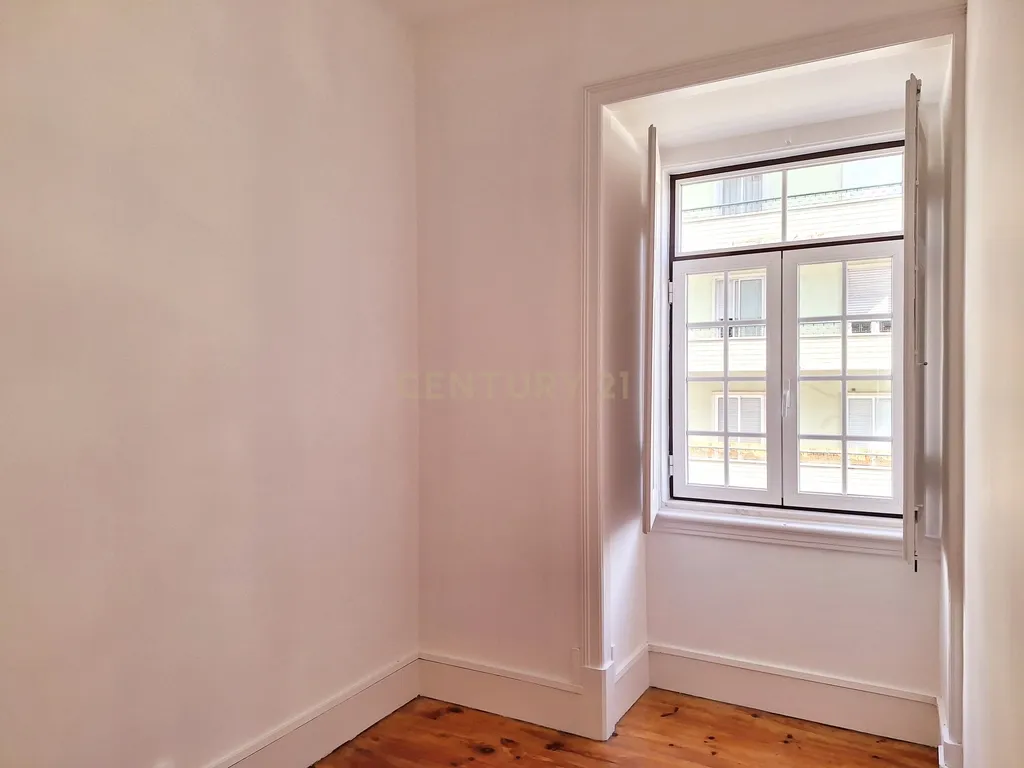 Apartamento T3+2 para Arrendamento em Campolide - Image 6