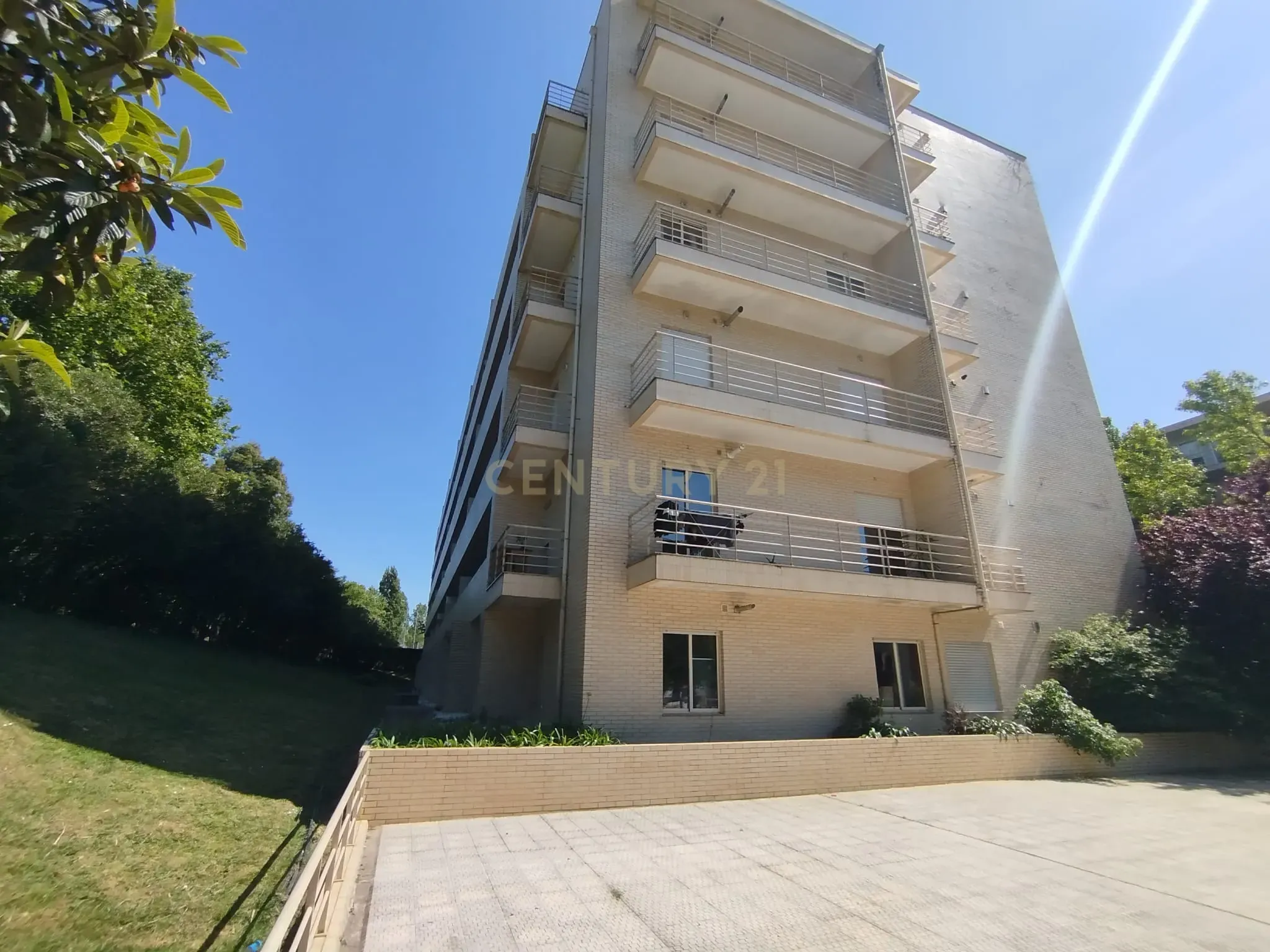 Apartamento T1 em Vila Nova de Gaia - Arrendado - Image 1