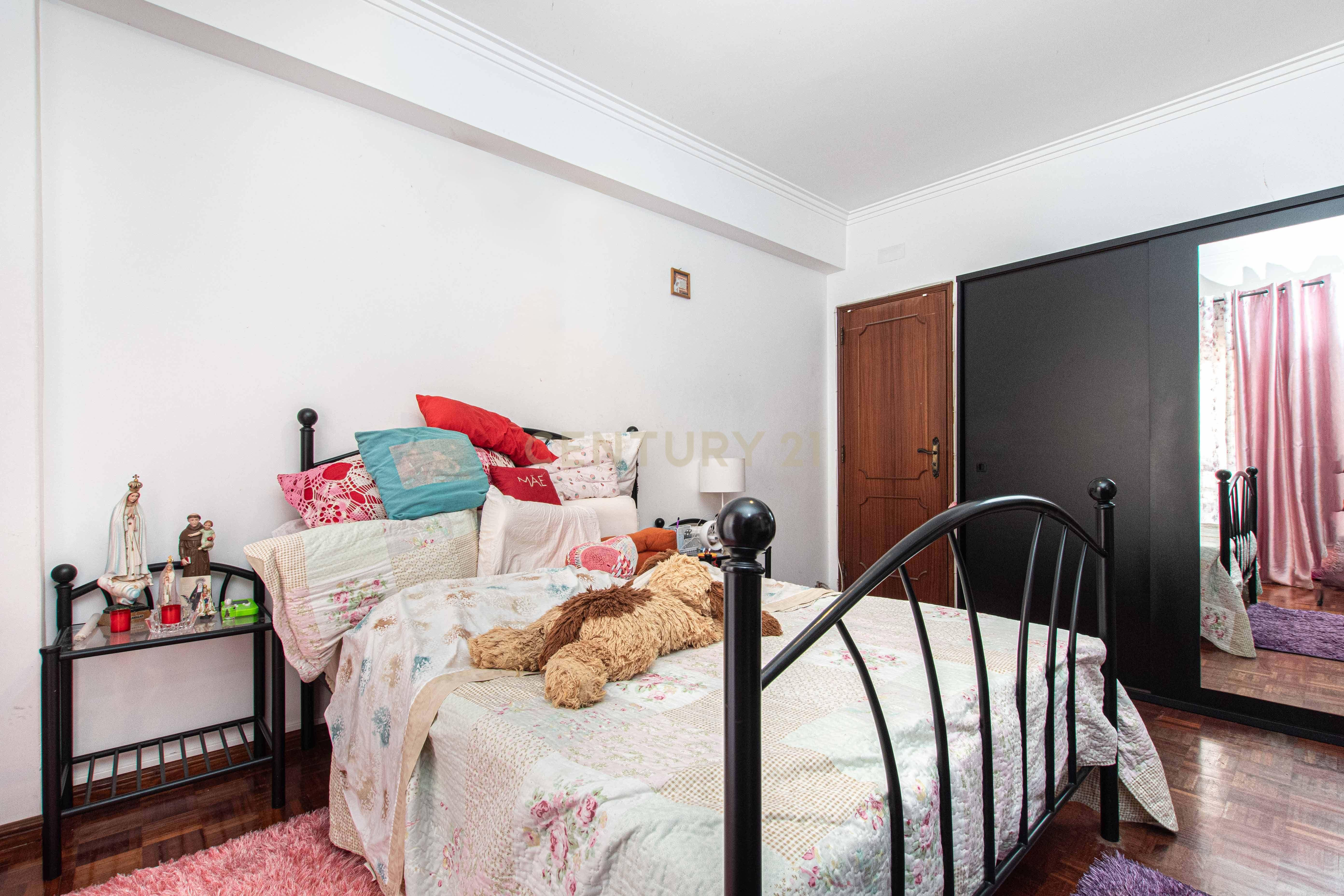 Fotografia 8 de Apartamento T3 com Excelente Luminosidade | 110 m² | 2 WC | Elevador | Agualva-Cacém
