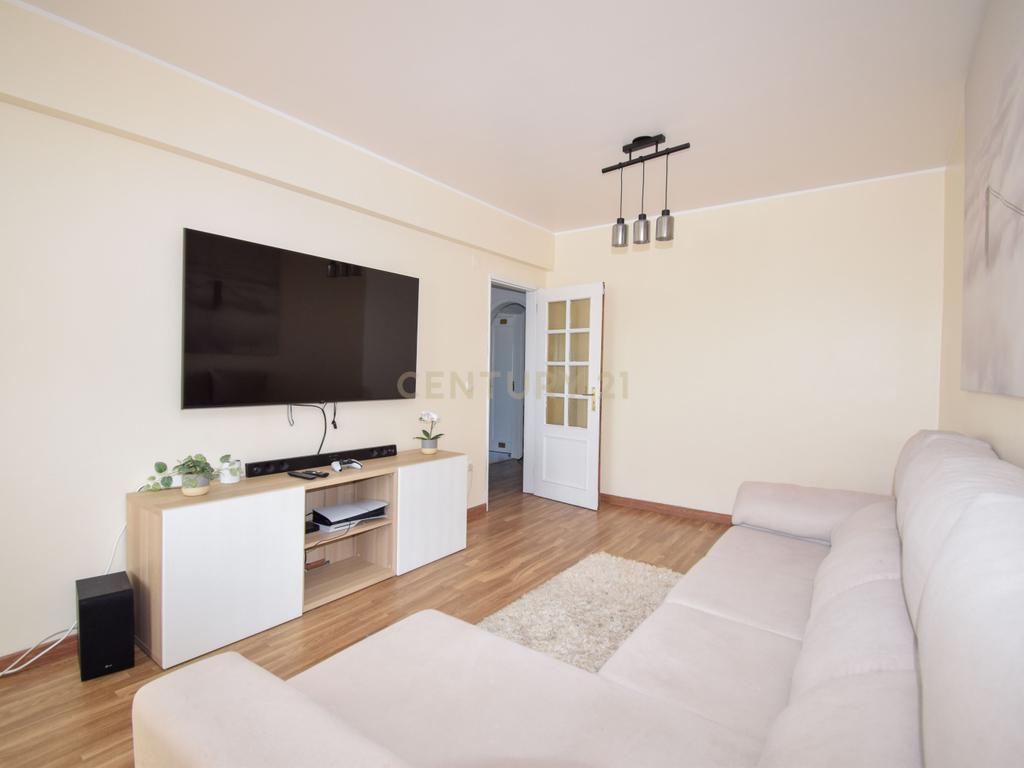 Apartamento T2 com Garagem, Arrecadação e Excelente Luminosidade – Arroja, Odivelas - Image 3