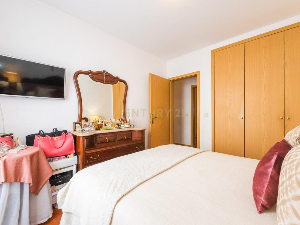 Apartamento T3 na Rua Inácio Duarte, Carnaxide e Queijas - Image 20