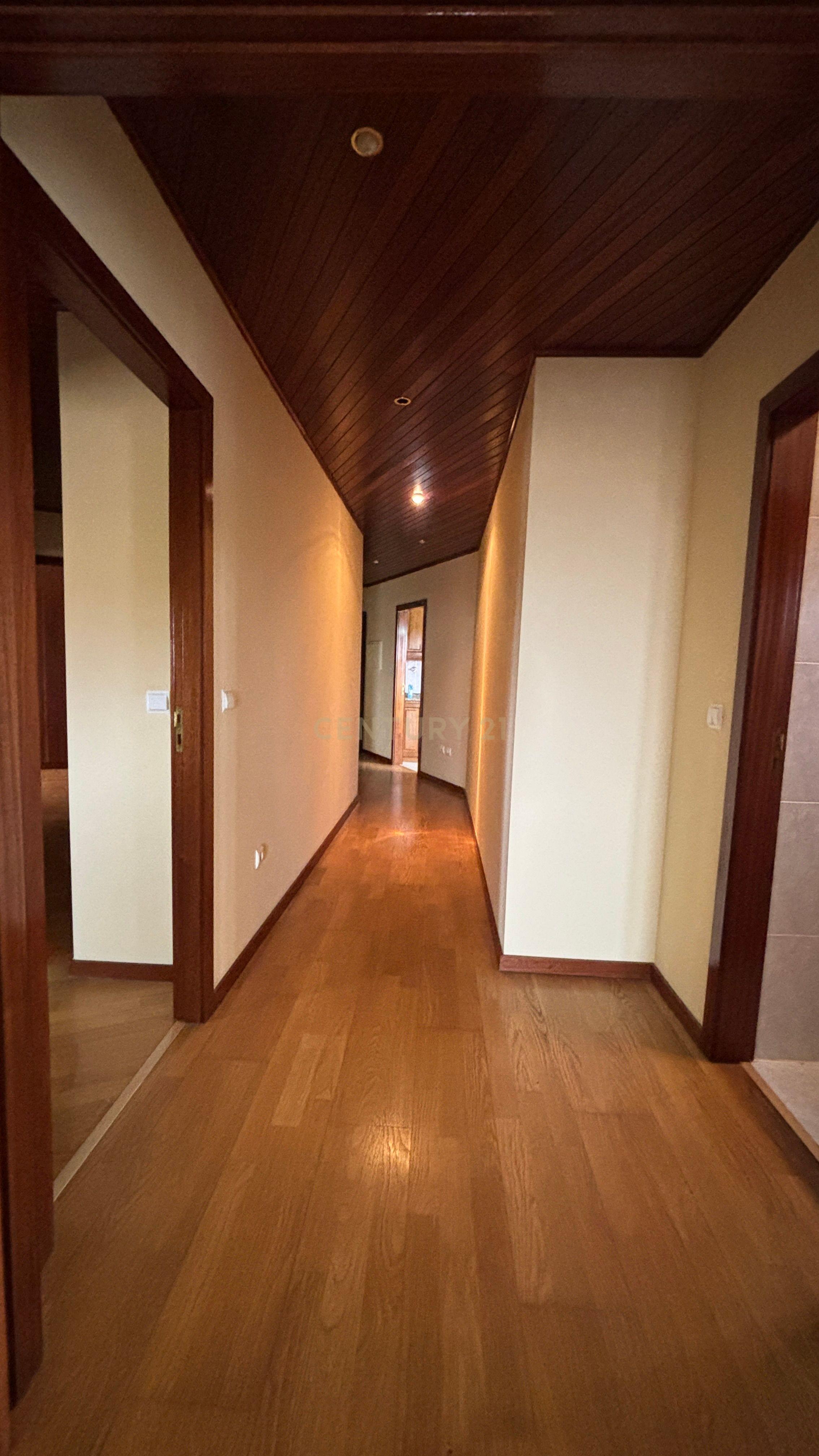 Fotografia 7 de Apartamento T3 no Último Piso com Terraço e Garagem – A Apenas 750 Metros da Praia