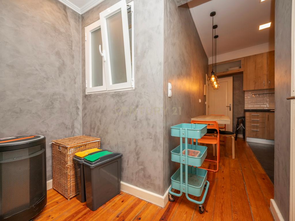 Apartamento T3 com terraço na Graça - Image 30