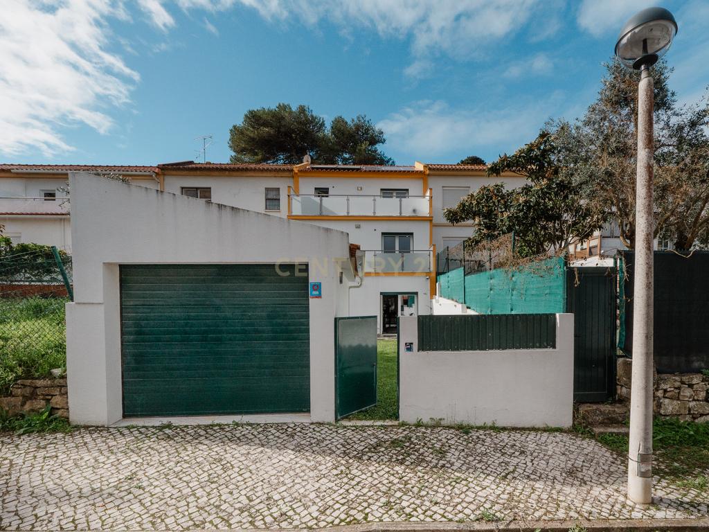 Moradia T4+1 com garagem no Bairro da Petrogal - Bobadela - Image 5
