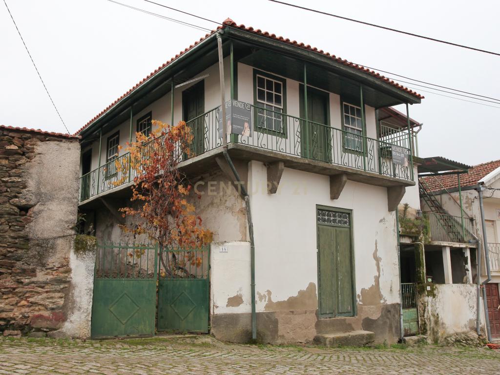 Moradia, Celeiro e Adega em Vilarelhos - Alfândega da Fé - Image 5