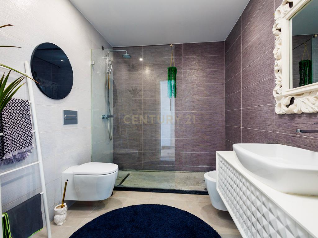 Moradia Moderna com Piscina e Acabamentos de Excelência na Marisol - Image 28