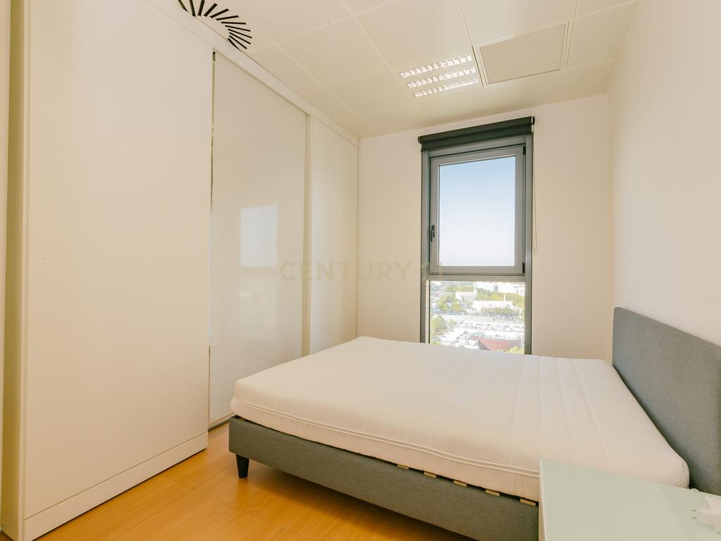 Escritório Transformado em Estúdio com Vista Panorâmica em no Parque das Nações - 390.000€ - Image 4
