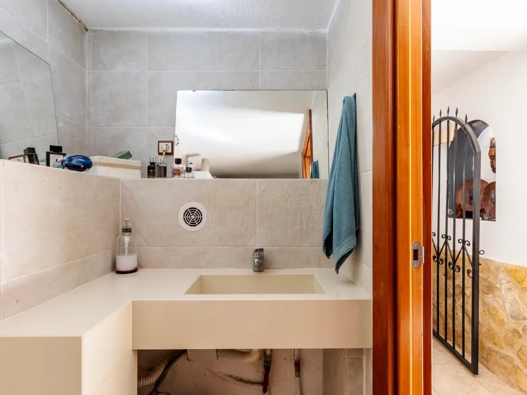 Moradia T4 como nova com piscina na Marisol em Lote de 500m² - Image 47