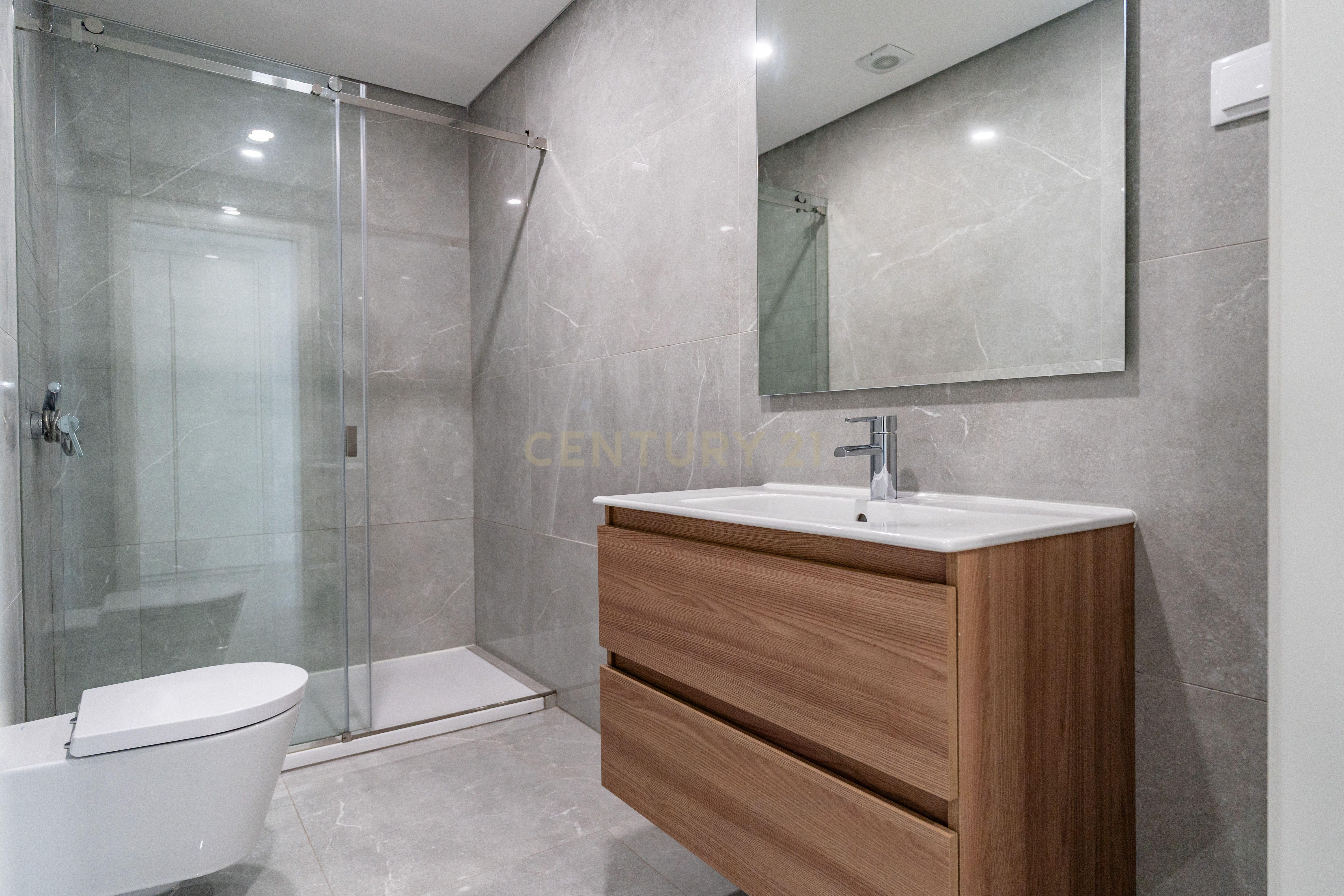 Fotografia 8 de Apartamento T3 Novo a Estrear, Piscina, Estacionamento Privativo,  no Centro de Albufeira – Correeira