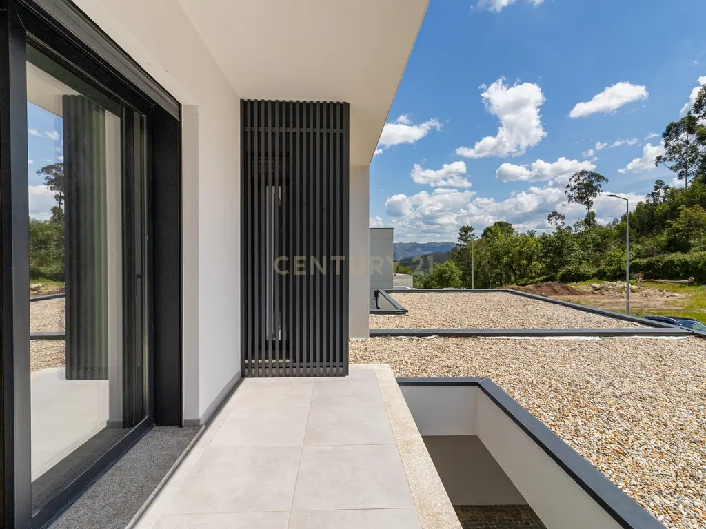 Moradia Gaveto T3 + Escritório | Luxo, Conforto e Vista Incrível – Póvoa de Lanhoso - Image 9