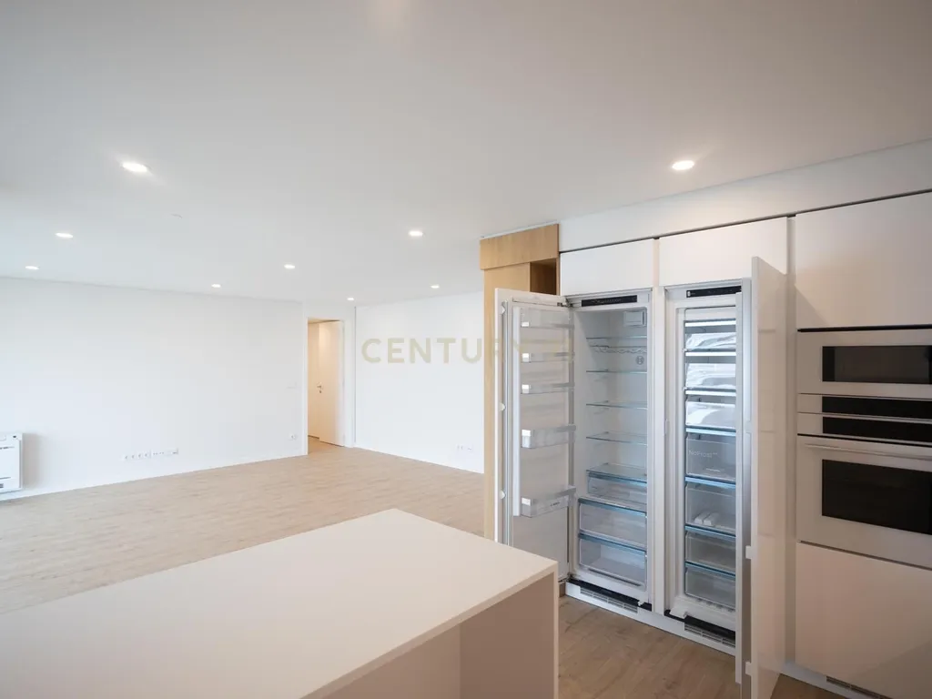 Apartamento T3 com estacionamento e piscina - Areeiro - Image 12