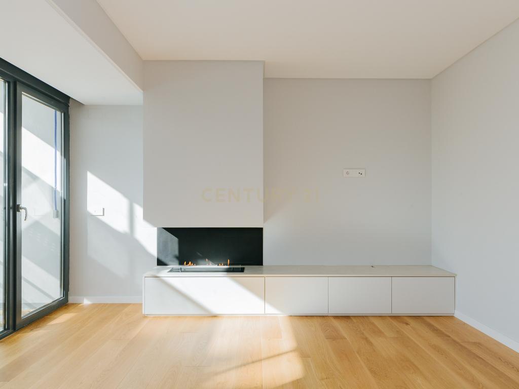 Apartamento Duplex T4 Novo na Rua Bartolomeu Dias, em Belém – conforto, modernidade, luz natural e espaço em Belém - Image 5