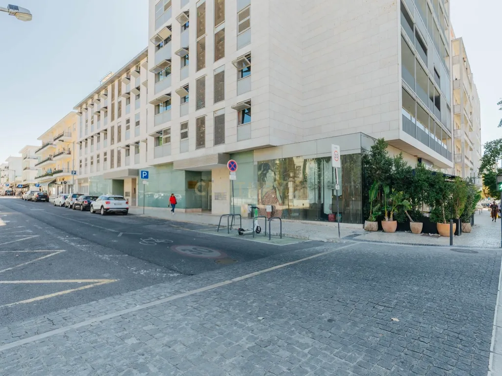 T3 em Alvalade, junto à Av. da Igreja com terraço - Image 3