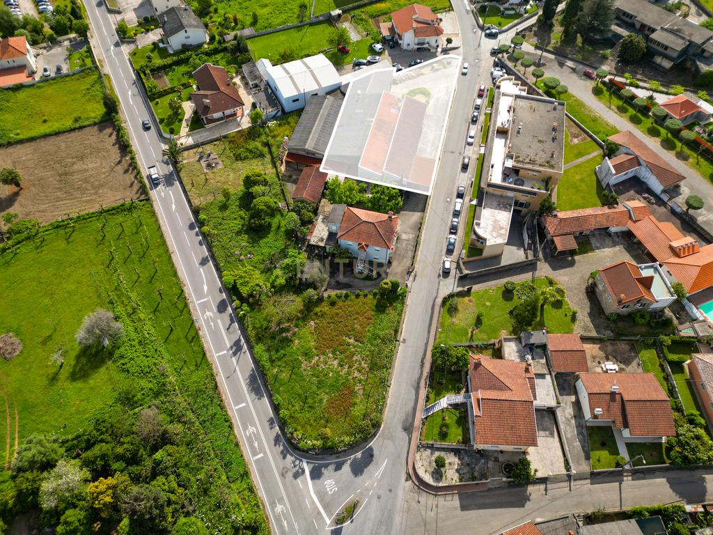 Armazem industrial com logradouro - Image 1