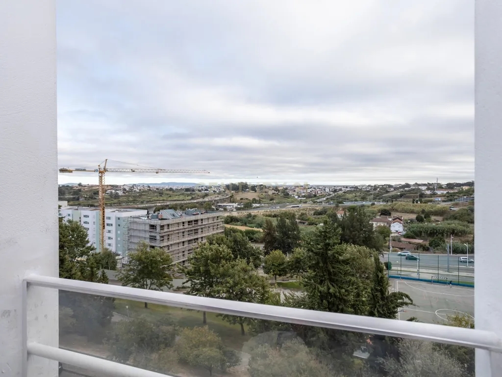 Apartamento T3 com Vista Panorâmica, no Monte da Caparica - Image 7