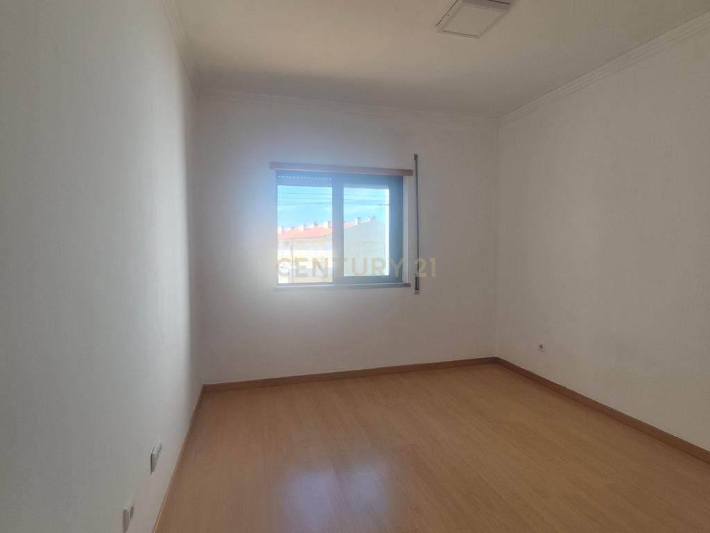 Apartamento T2 Quinta do Conde - Image 9