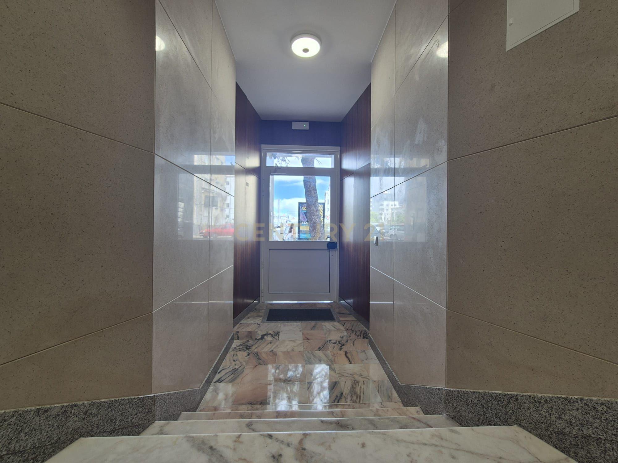 Fotografia 11 de T2 totalmente remodelado com 71m2 em prédio remodelado – Amadora – 5min a pé da Estação CP