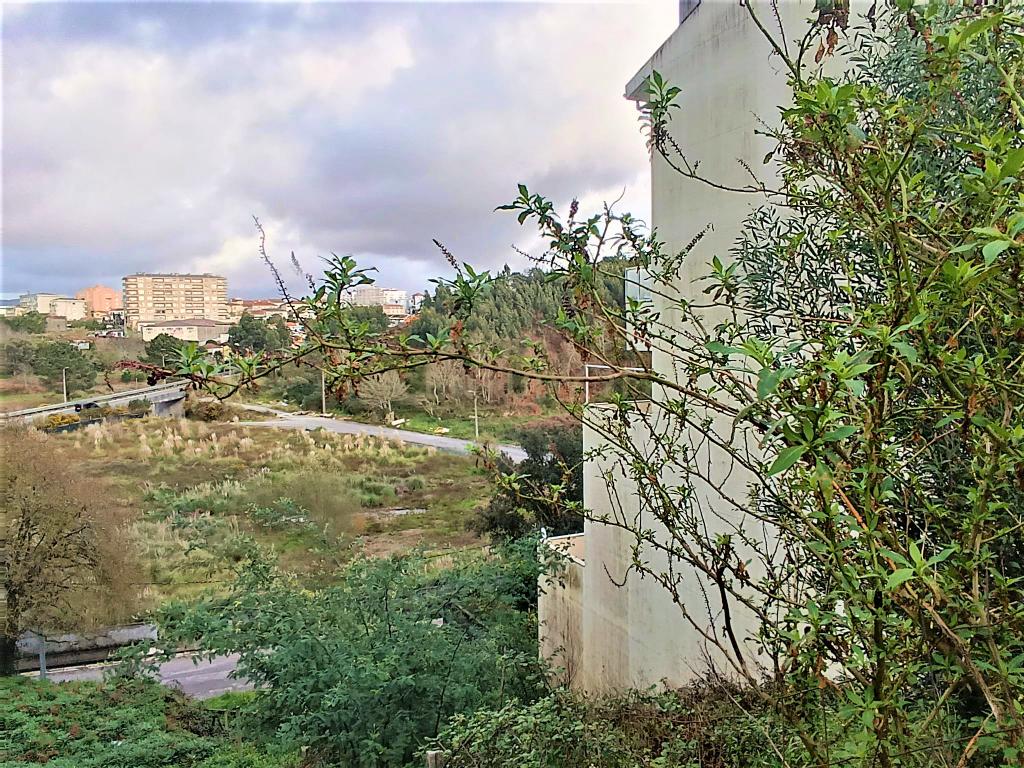 Lote para construção de moradia com 3 frentes perto do Freixo em Valbom, Gondomar, Porto - Image 11