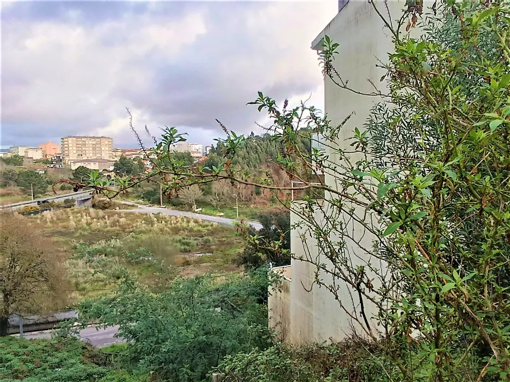 Lote para construção de moradia com 3 frentes perto do Freixo em Valbom, Gondomar, Porto - Image 11