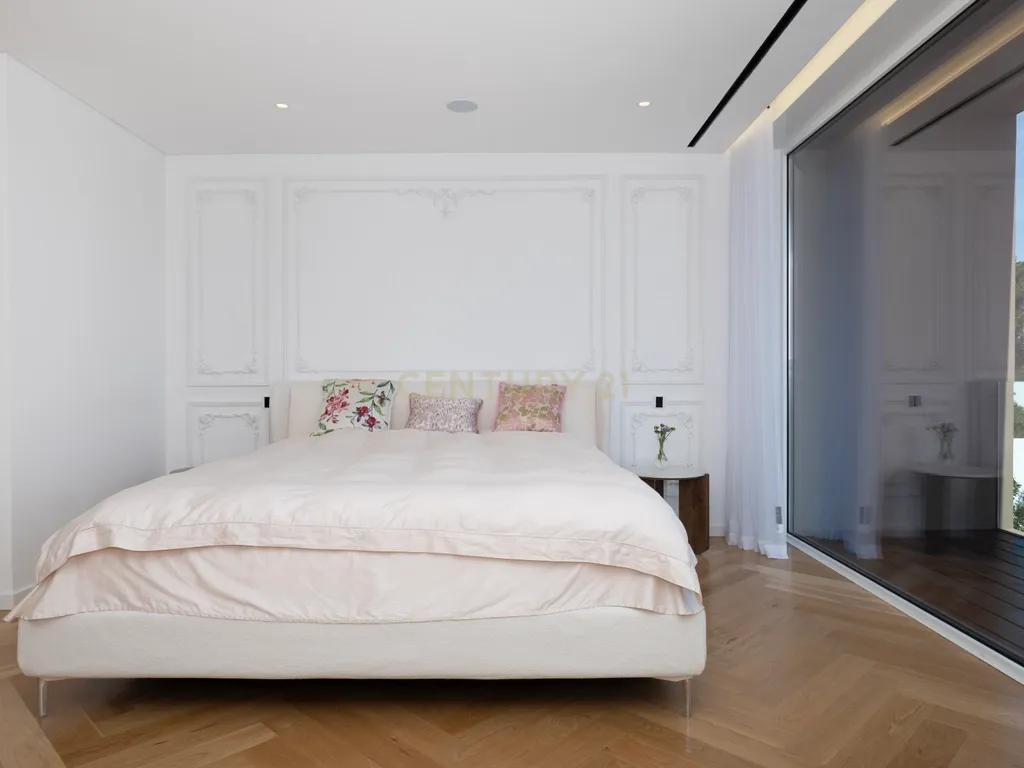 Moradia T5+1 Luxuosa no Estoril - Image 21