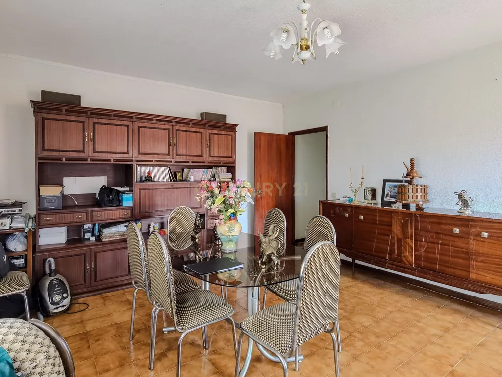 Moradia Bifamiliar T3+T3 em São Pedro da cova – Espaço, Tranquilidade e Conforto - Image 47