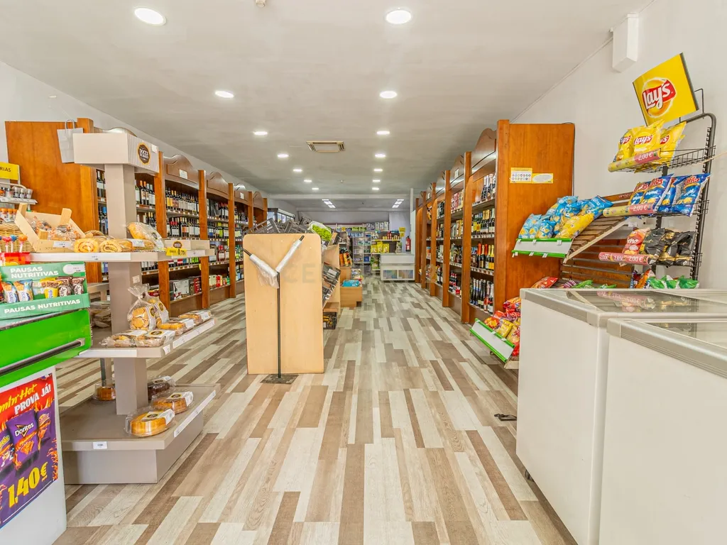 Trespasse de Supermercado junto à Universidade do Minho - Image 4
