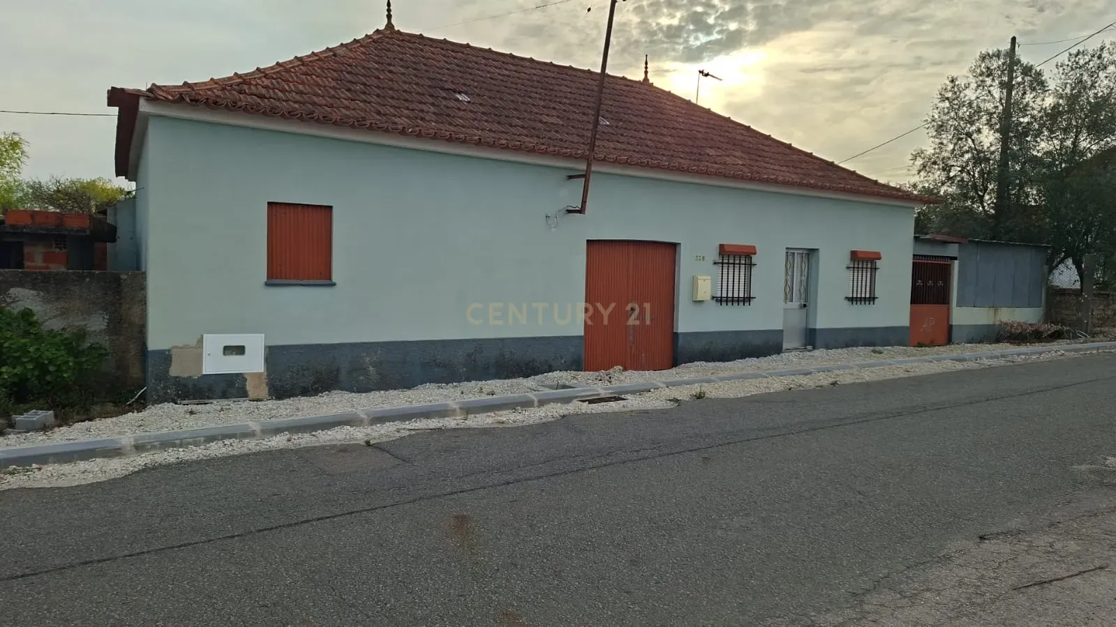 Moradia T1 à venda em Covões e Camarneira, €99.000
