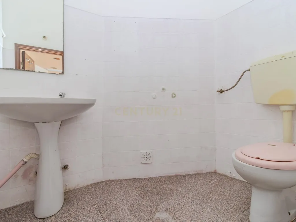 Moradia T3 + T1 + Espaço Comercial – Oportunidade Única no Centro da Vieira de Leiria - Image 11