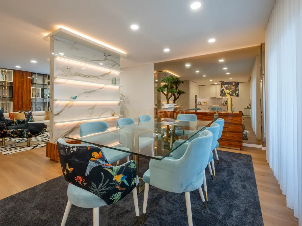 Luxuosa Moradia T5 com Vista Panorâmica em Odivelas - Image 39