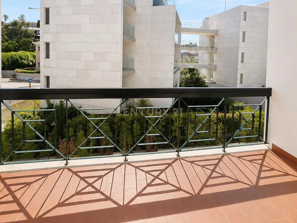 Apartamento T3 como novo centro de Cascais e com vista mar - Image 8
