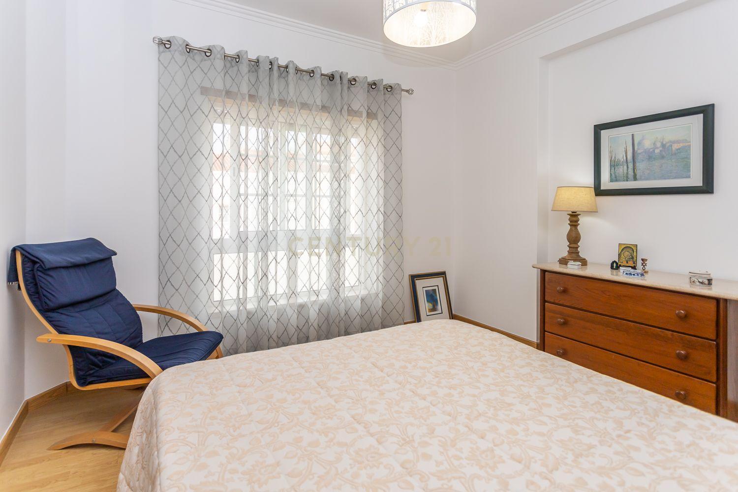 Apartamento T4 c/Arrecadação - Torre da Marinha - Image 27